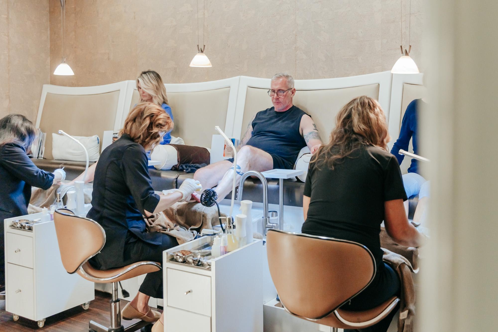 Cách đặt tên tiệm nail hay, thu hút khách hàng nữ