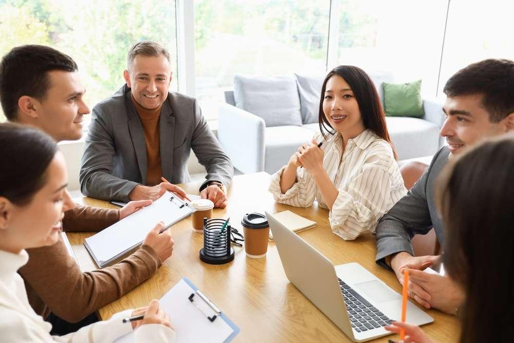 🧭 Không cần nói nhiều, chỉ cần nói đúng – đúng người, đúng lúc, đúng chuyện.